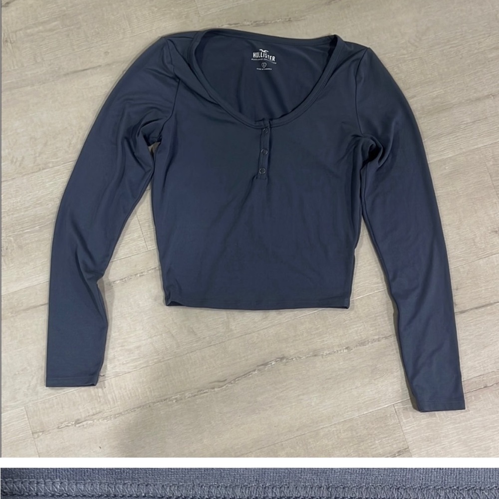 Hollister Blue Raglan Crop Fitted Top